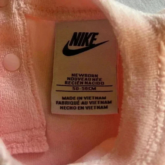 Nike Pink Bloom Newborn Romper NWT - Picture 3 of 5